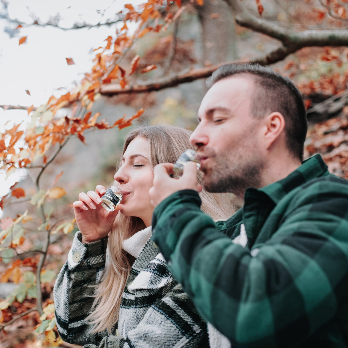 Böttger-Bitter Zuckerfrei Shot in der Natur mit Freunden genießen