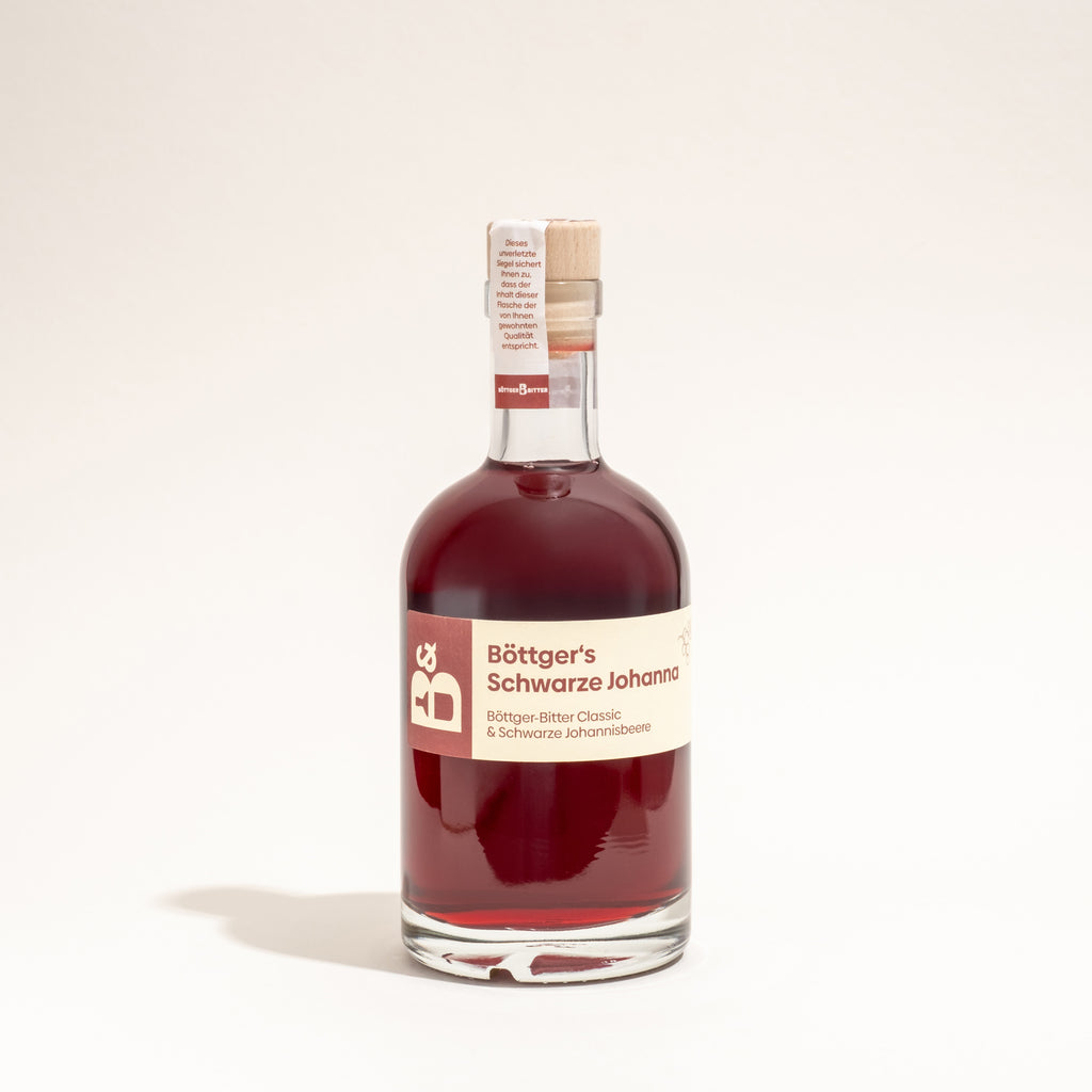 350ml Flasche Böttger's Schwarze Johanna, ein fruchtiger Johannisbeer-Likör.