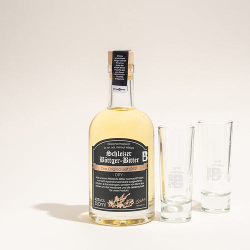 350ml Flasche Schleizer Böttger-Bitter Dry im Set mit zwei passenden Shotgläsern.