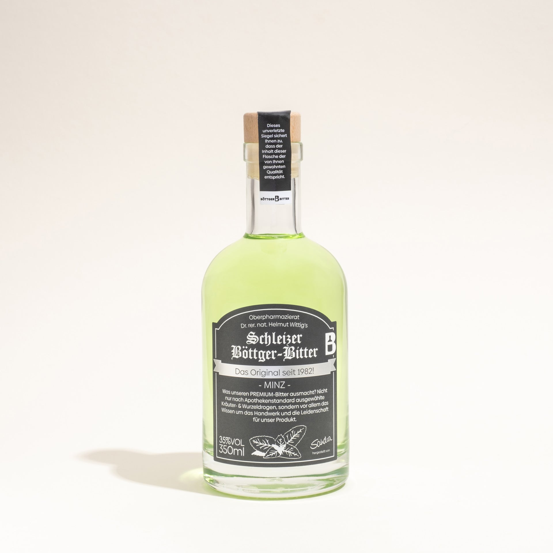 350ml Flasche Schleizer Böttger-Bitter Minz mit leuchtend grüner Likörfarbe.